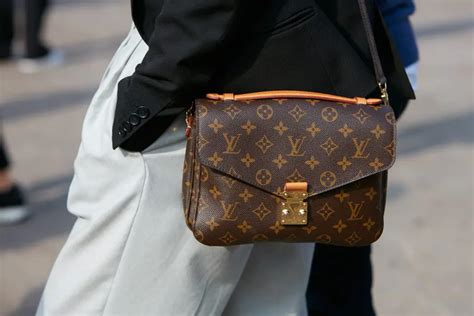 louis vuitton round crossbody bag|louis vuitton crossbody checkered.